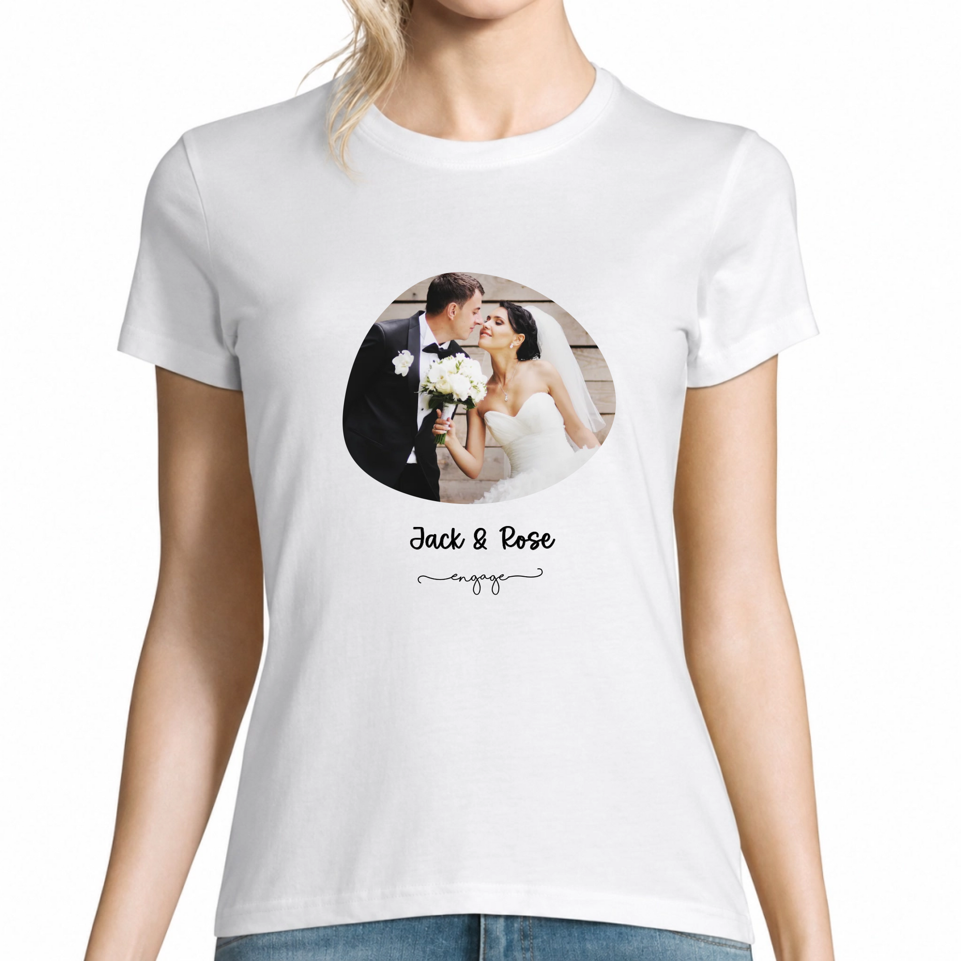 T-shirt blanc personnalisé avec photo de couple dans un cadre ovale et prénoms