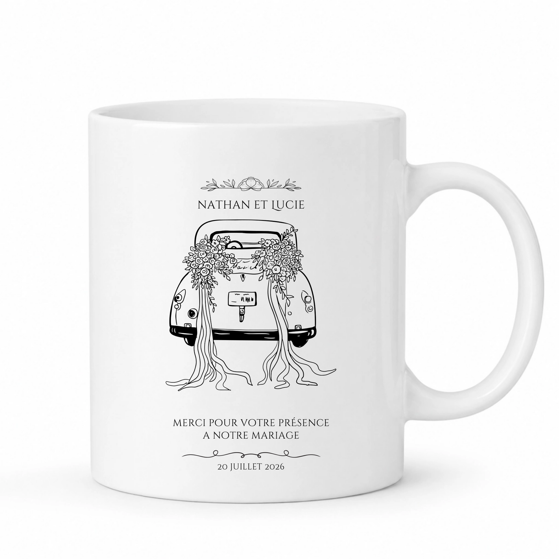 Mug blanc mariage personnalisé avec prénoms des mariés, date et illustration voiture fleurie