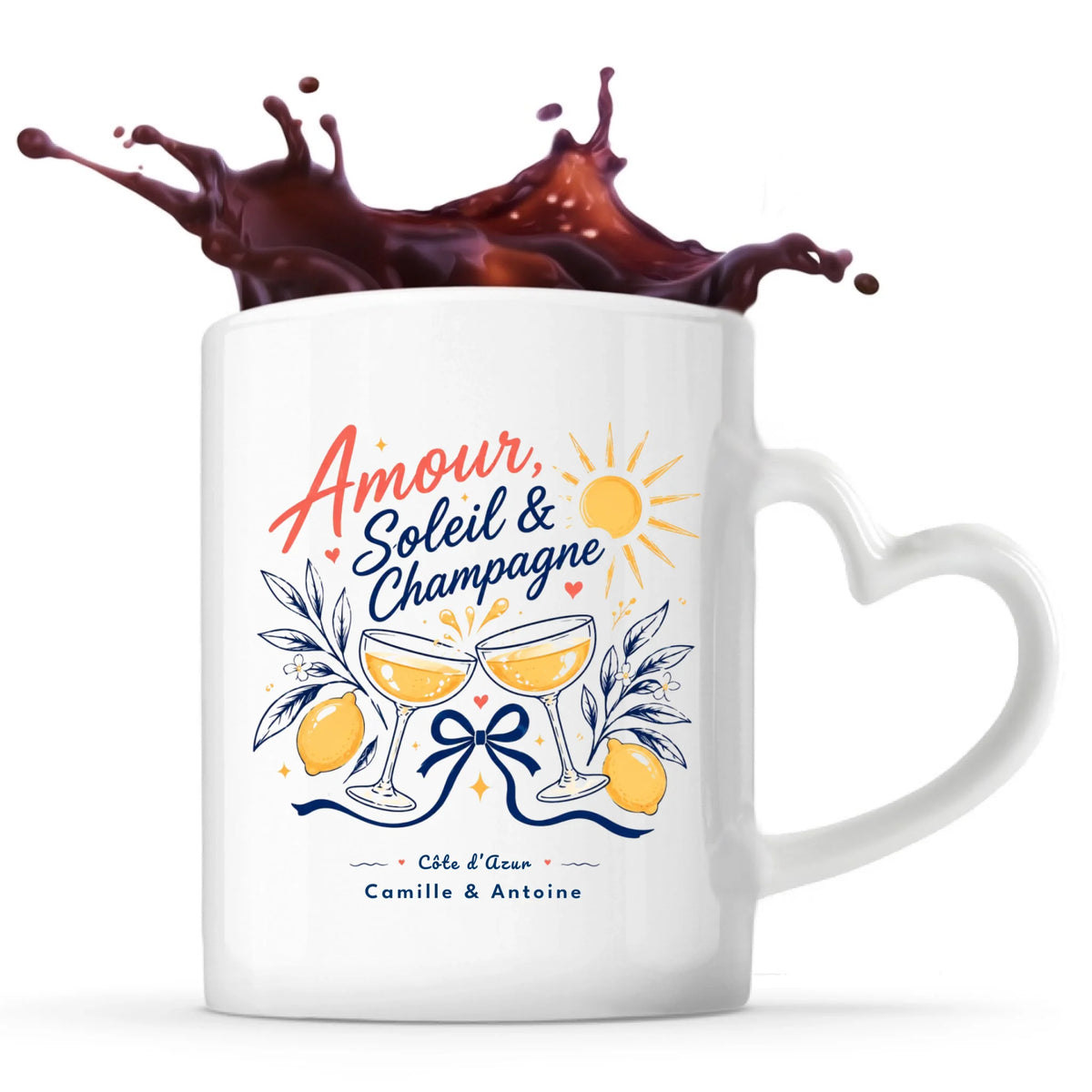 Mug Amour Soleil & Champagne vu de face avec anse, personnalisable avec prénoms et lieu