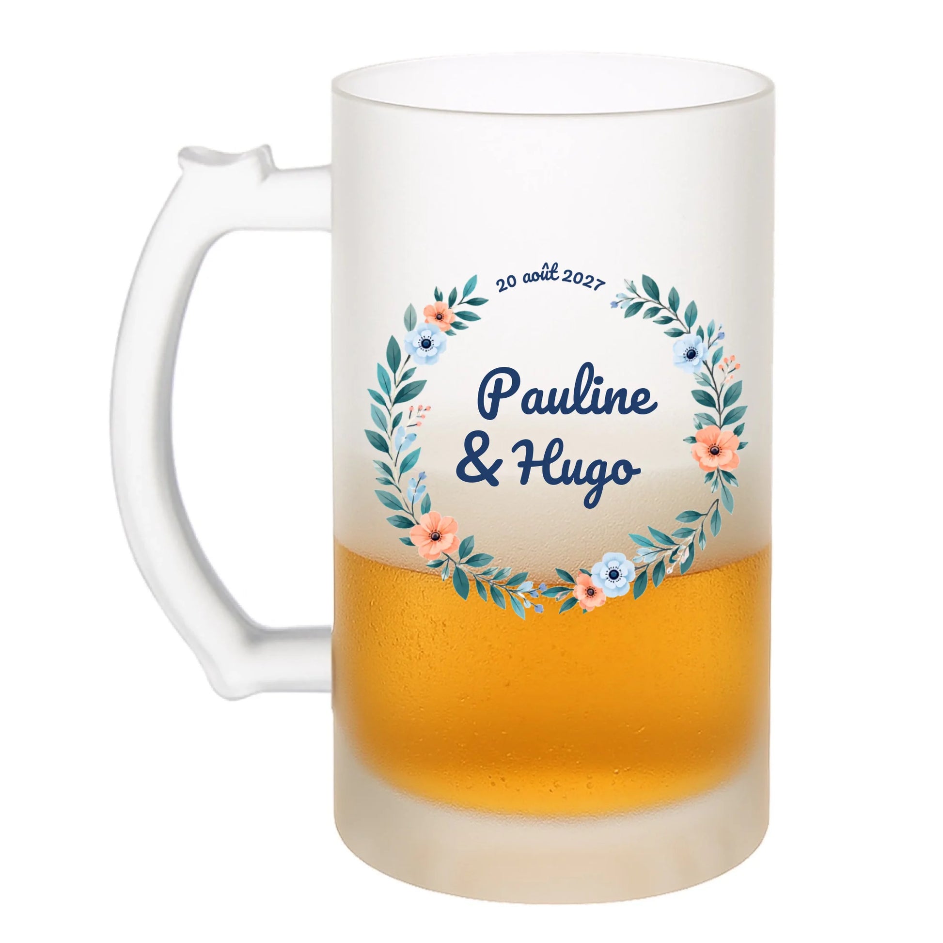 Chope à bière mariage personnalisée remplie de bière avec prénoms des mariés et date